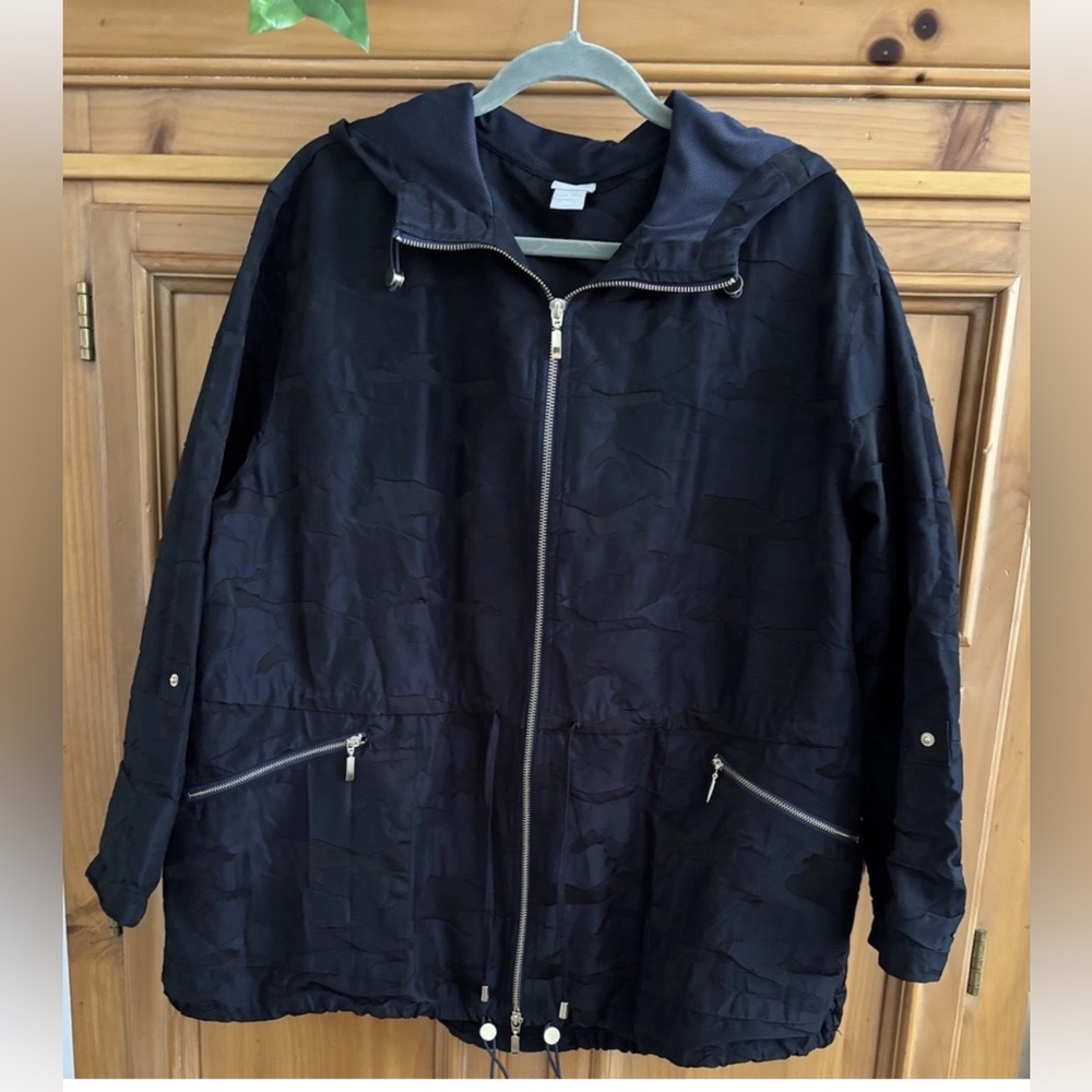 Chico's Zenergy Navy Embossed Camo Print Anorak Jacket Size 3=16/18 - Picture 3 of 8